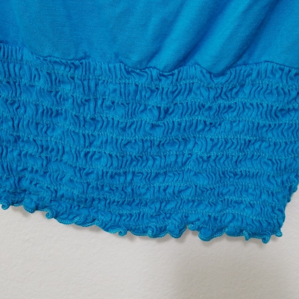 Brenda's peek-a-boo shoulder top - Picture 7 of 10